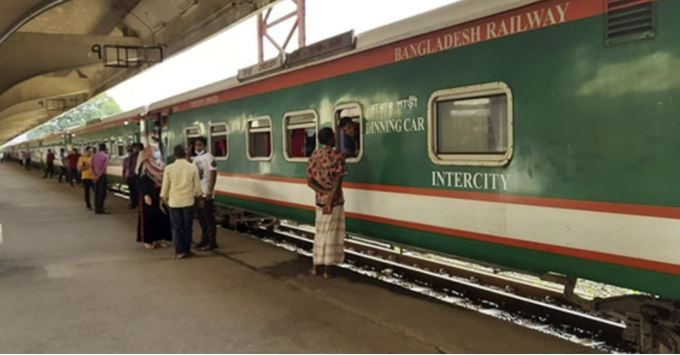 ১৫ জানুয়ারি থেকে অর্ধেক যাত্রী নিয়ে চলবে ট্রেন